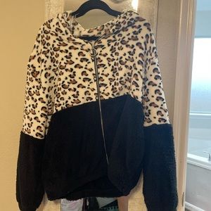Boutique leopard pullover